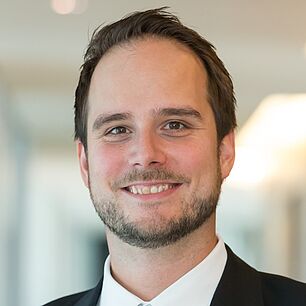 Dr. Julian Raabe