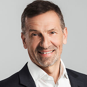 Dr. Stefan Poledna